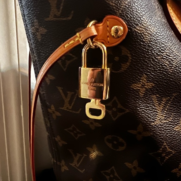 Louis Vuitton LV Gold Padlock Lock & Key - Picture 2 of 5